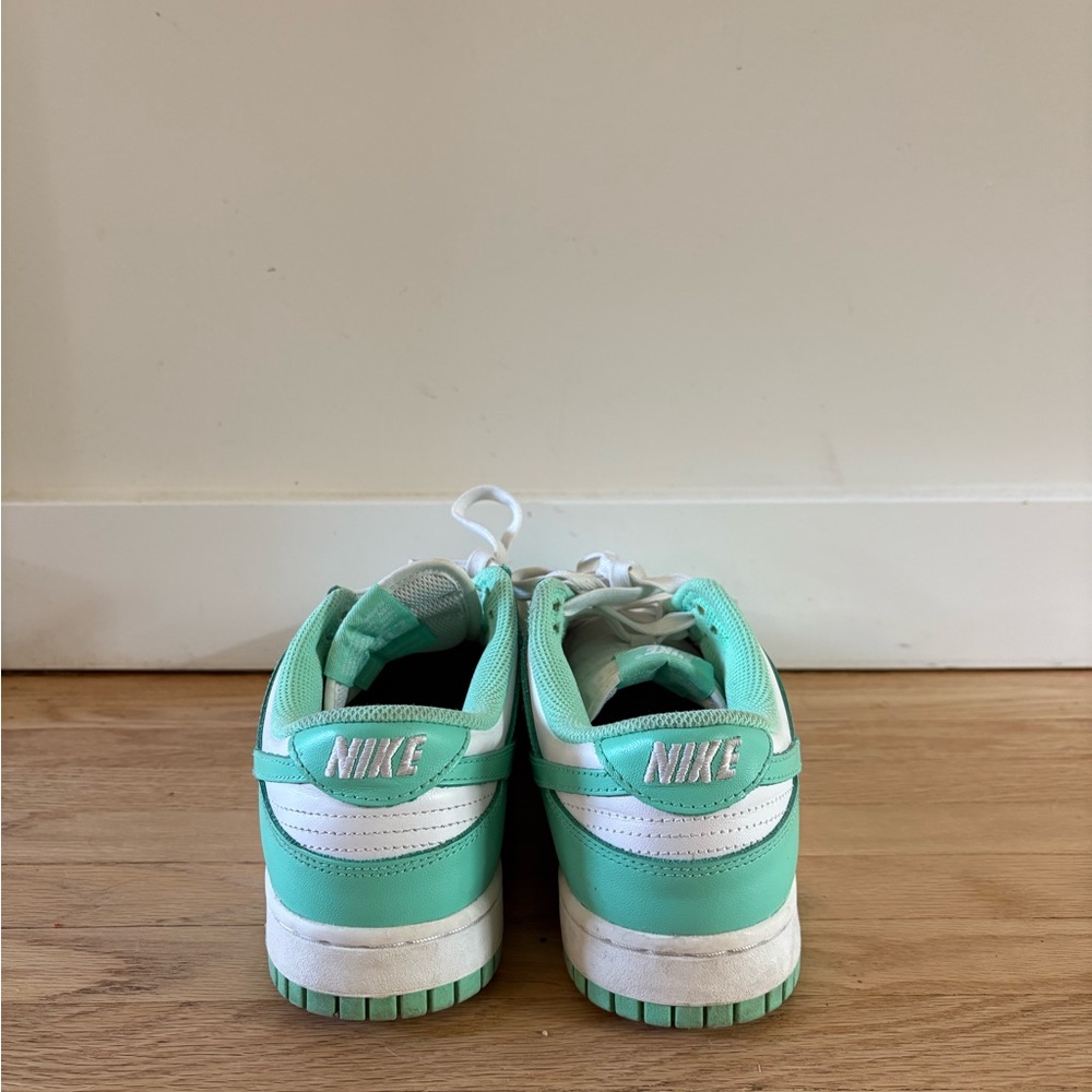 Nike dunks: Green glow, size 8 - Picture 3 of 4